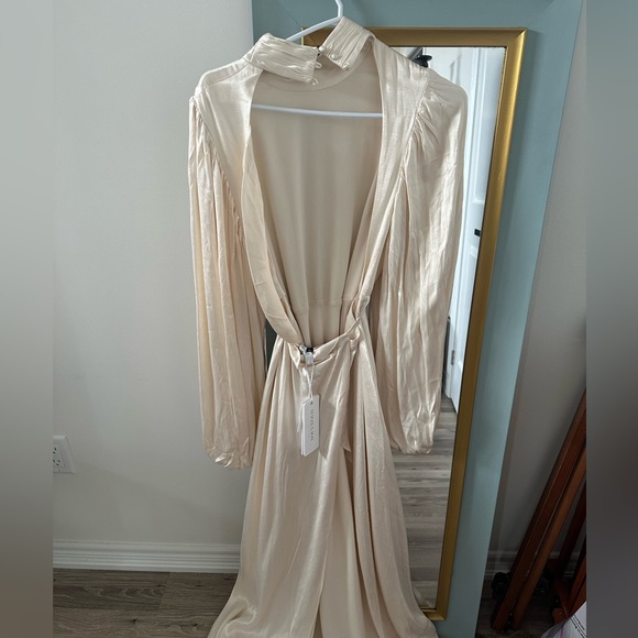 Brand new Shona Joy Bridal dress in Size US 6 - Picture 2 of 6